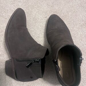 Vera Wang Dark Brown Women’s Boots